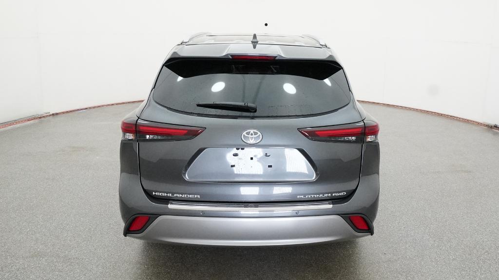 2025 Toyota Highlander Platinum photo 3