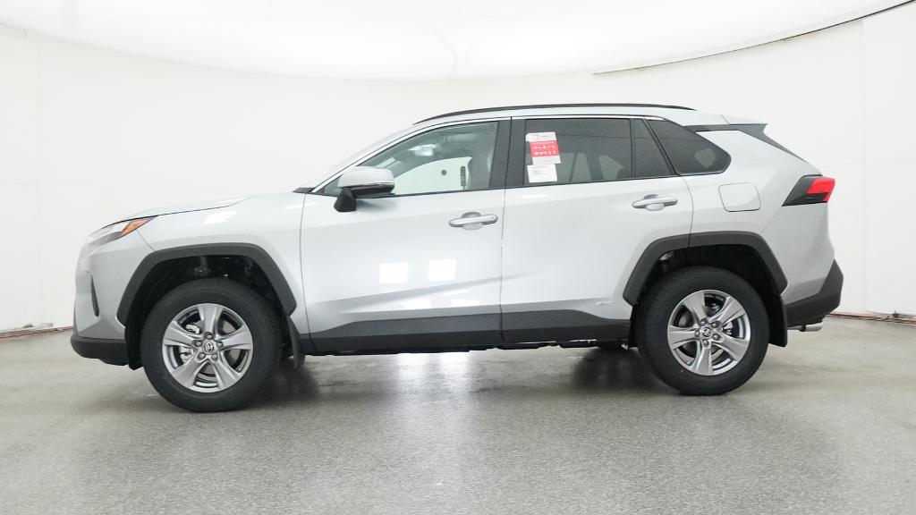 2025 Toyota RAV4 Hybrid XLE photo 3