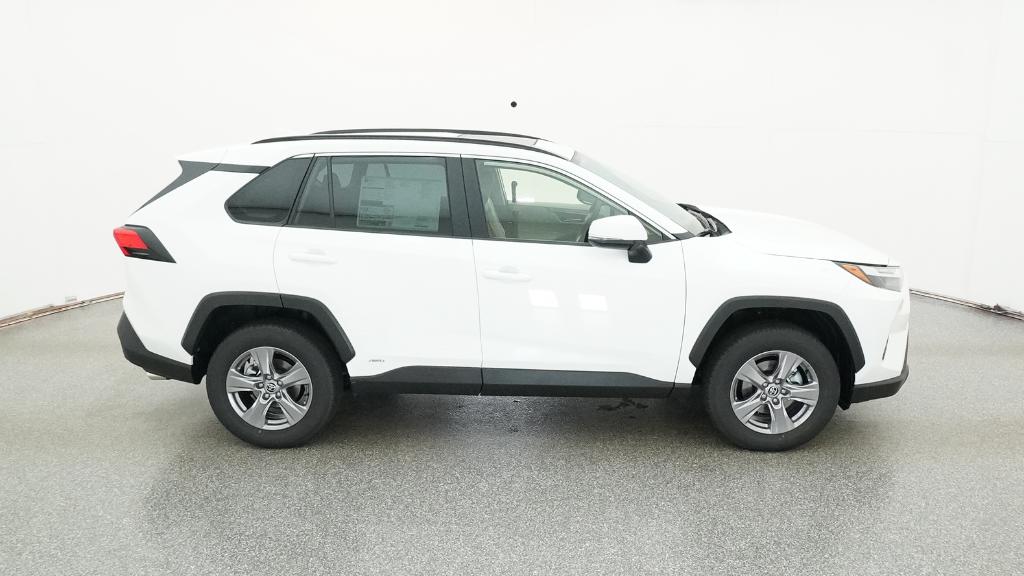 2025 Toyota RAV4 Hybrid XLE photo 2