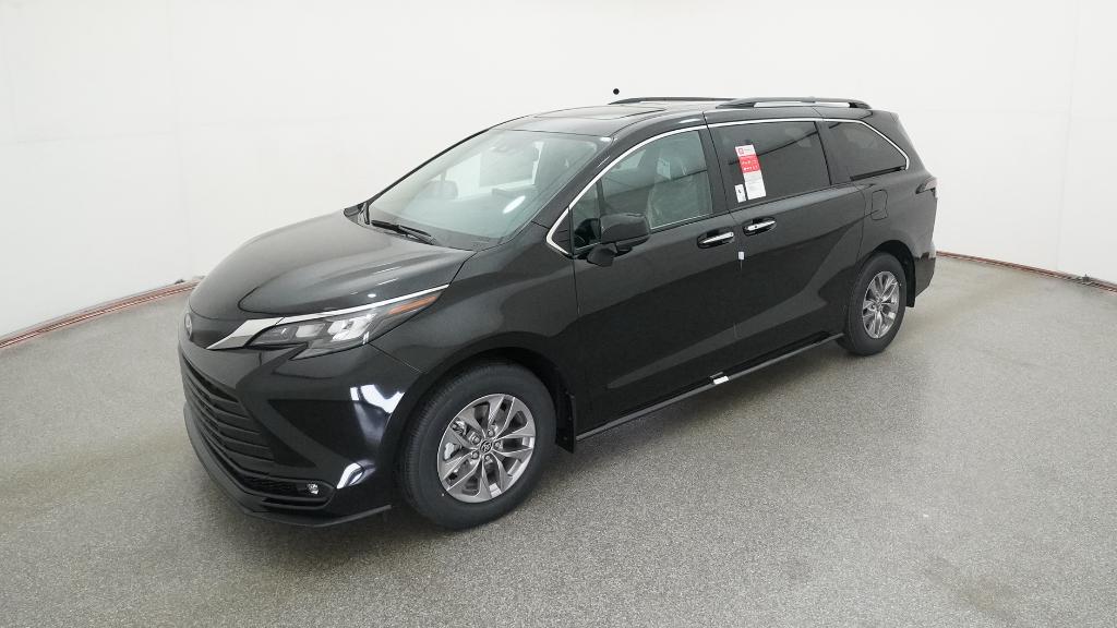 2026 Toyota Sienna XLE's photo