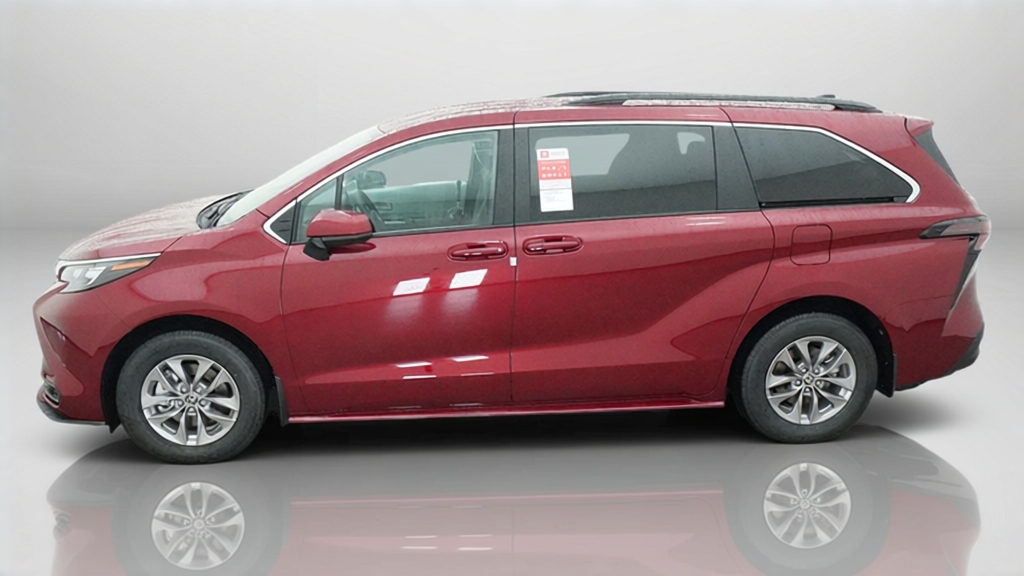 New 2026 Toyota Sienna LE Van Passenger Van