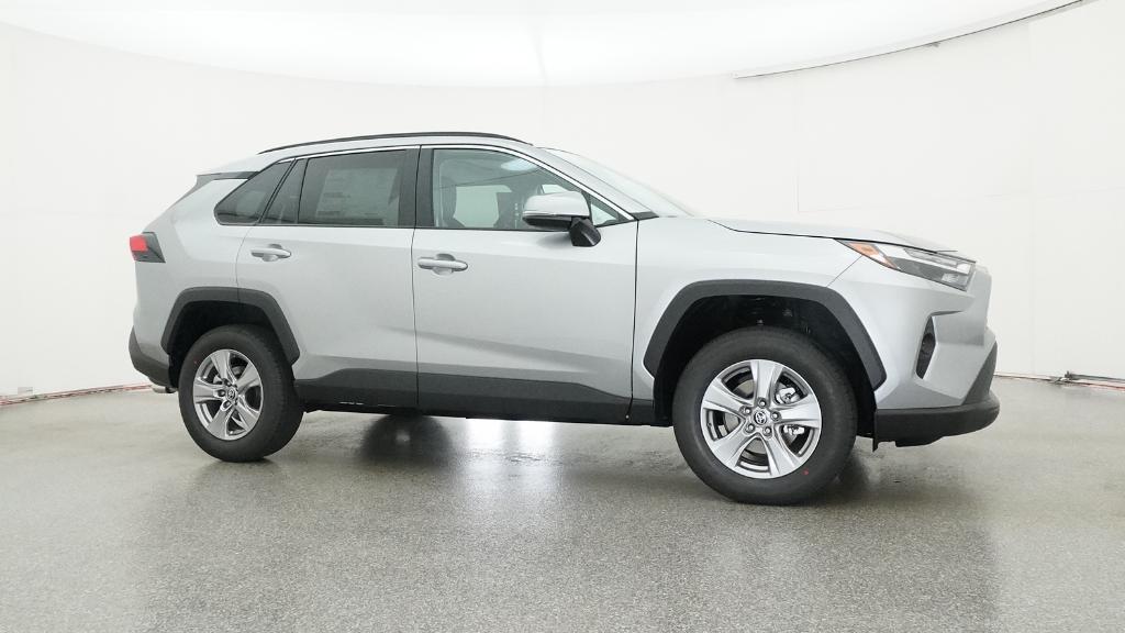 2025 Toyota RAV4 XLE photo 3