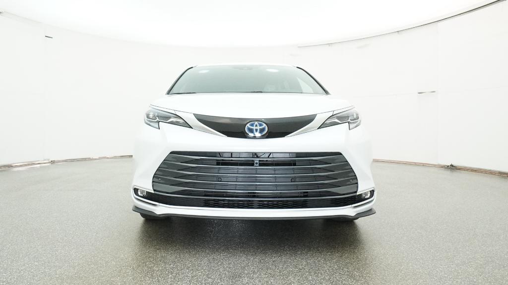 2025 Toyota Sienna Platinum photo 2