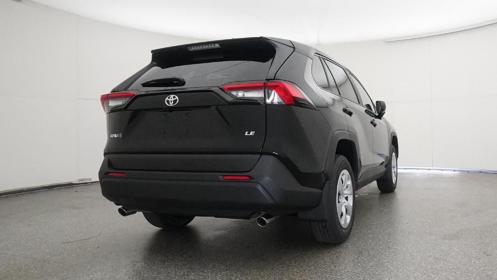 2025 Toyota RAV4 LE photo 4