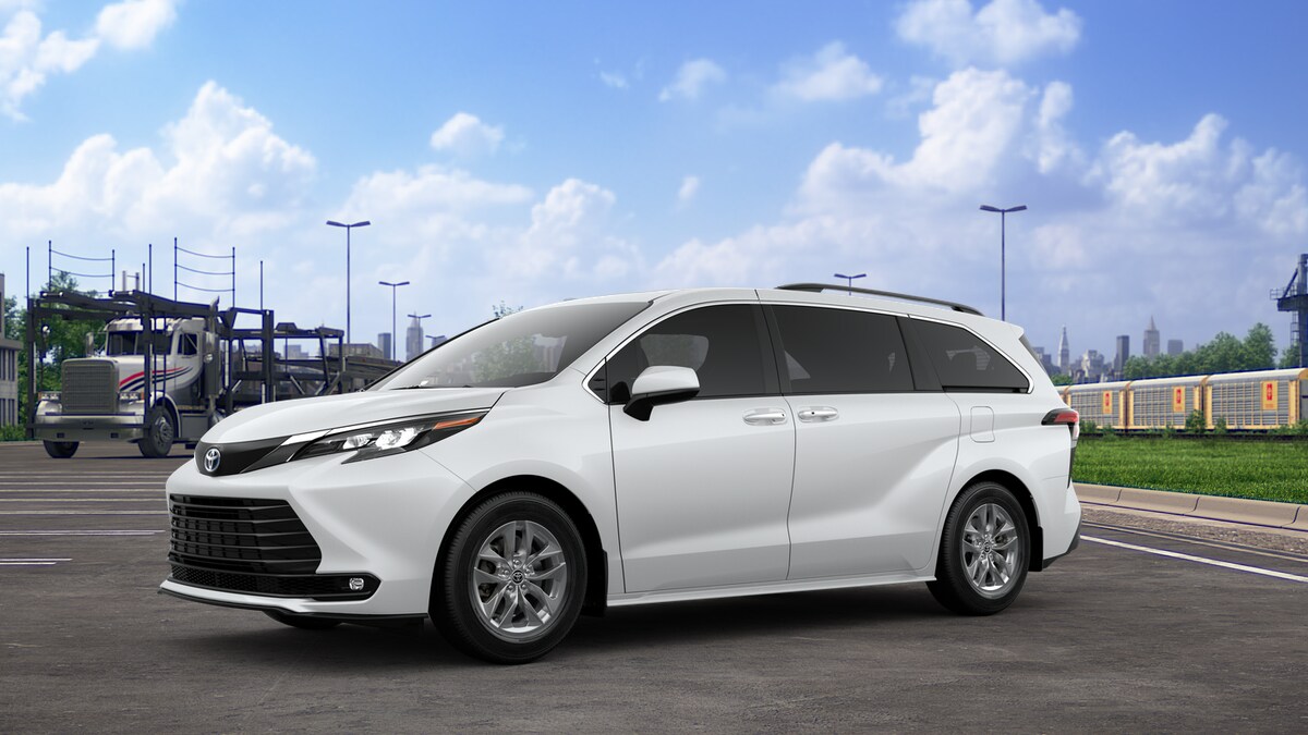 2025 Toyota Sienna XLE photo 2