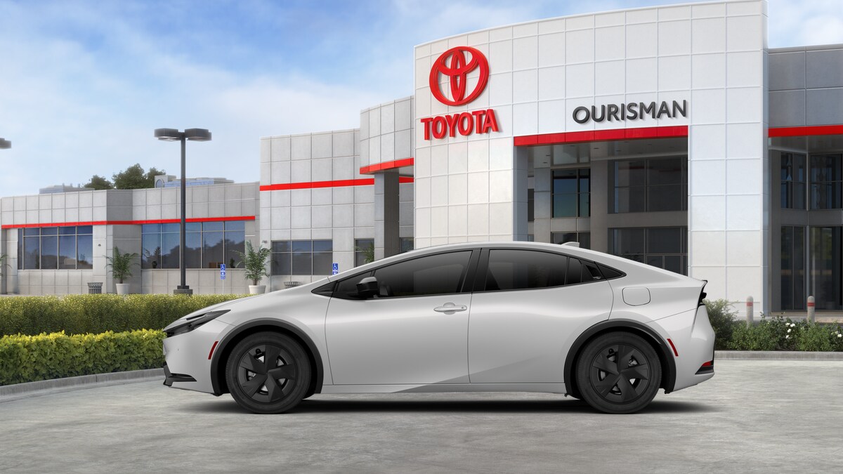 2026 Toyota Prius LE photo 4