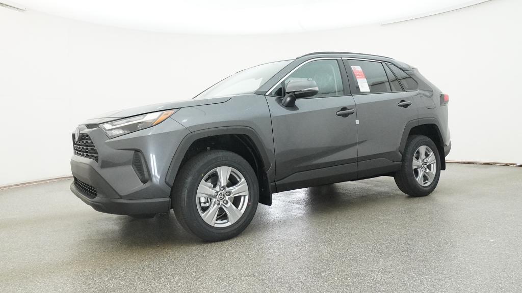 2025 Toyota RAV4 XLE photo 3