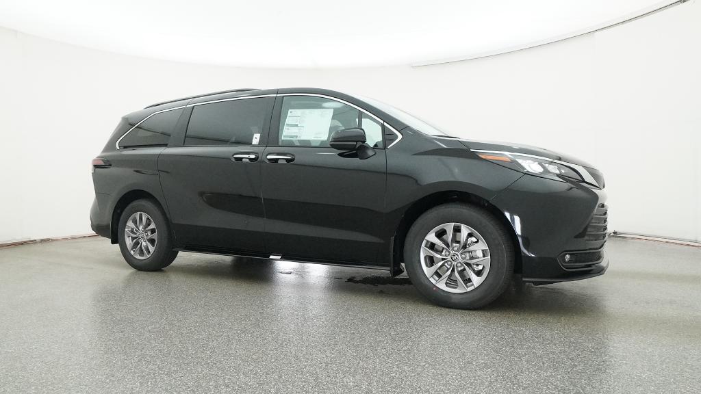2025 Toyota Sienna XLE photo 4