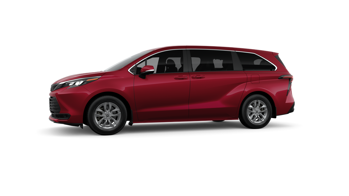 2026 Toyota Sienna LE photo 3