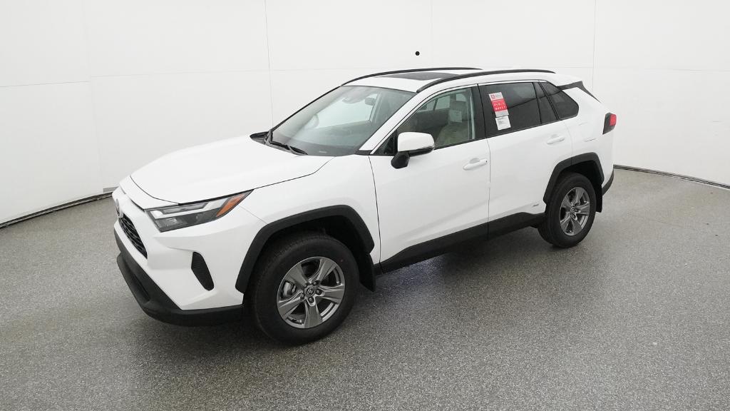 2025 Toyota RAV4 XLE's photo