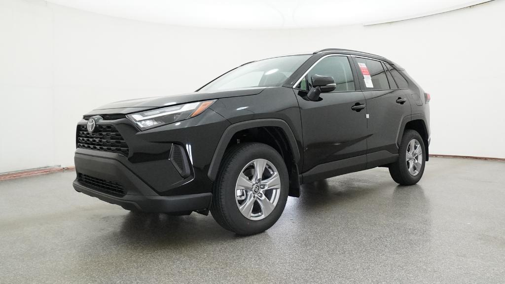2025 Toyota RAV4 XLE photo 3