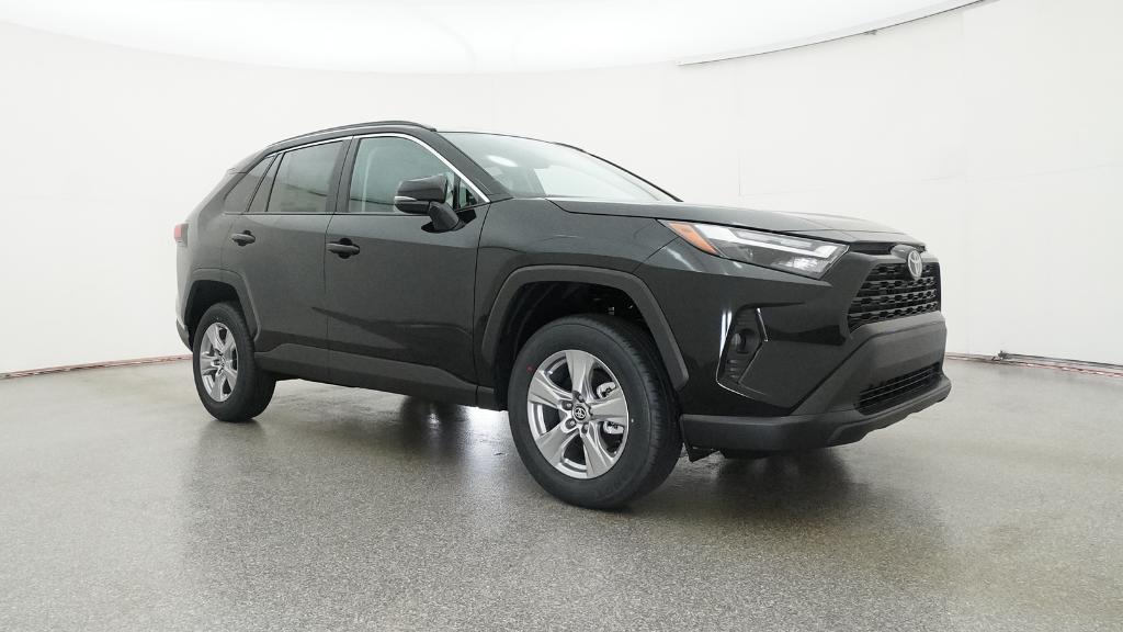 2025 Toyota RAV4 XLE photo 3