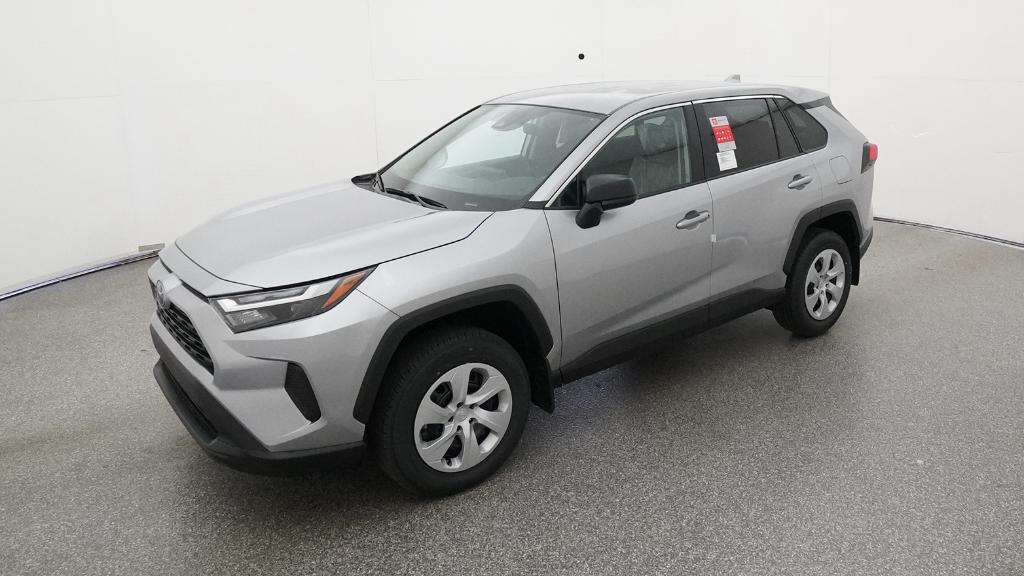 2025 Toyota RAV4 LE's photo