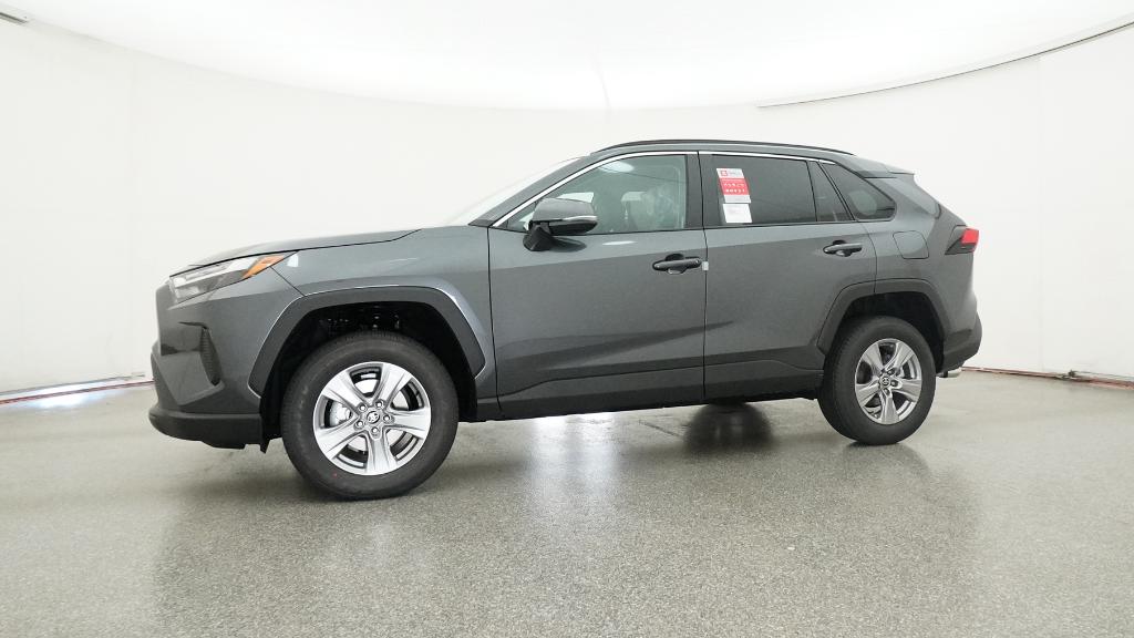 2025 Toyota RAV4 XLE photo 3