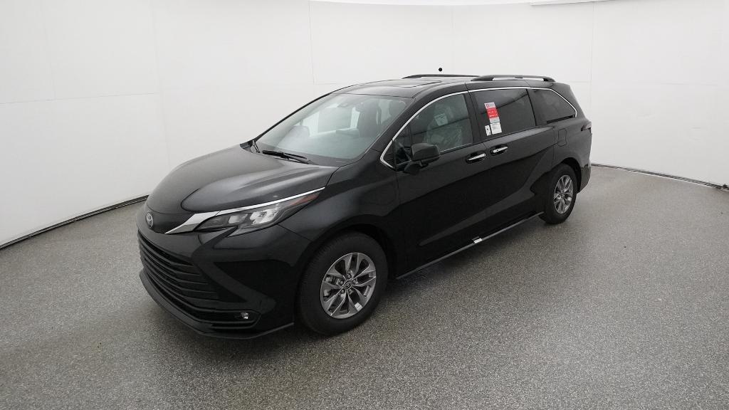 2026 Toyota Sienna XLE's photo