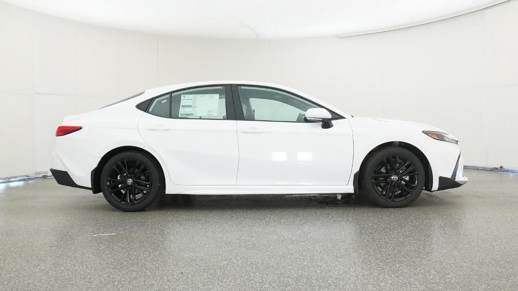 2026 Toyota Camry SE photo 3