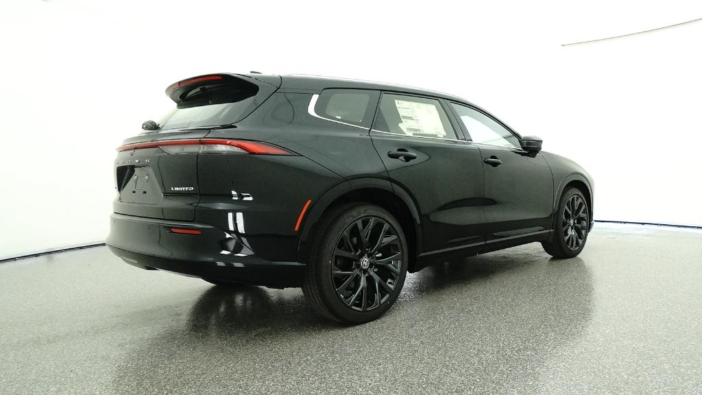 2025 Toyota Crown Signia Limited photo 3