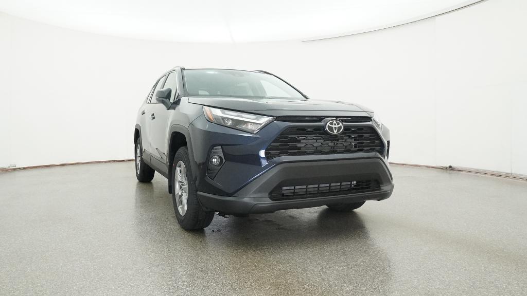 2025 Toyota RAV4 XLE photo 3