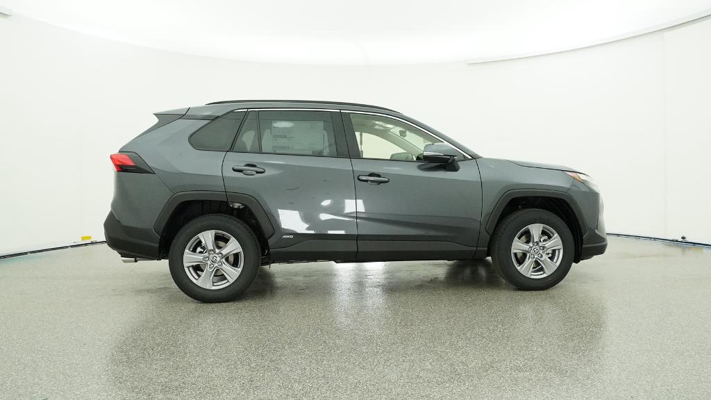 2025 Toyota RAV4 Hybrid XLE photo 3