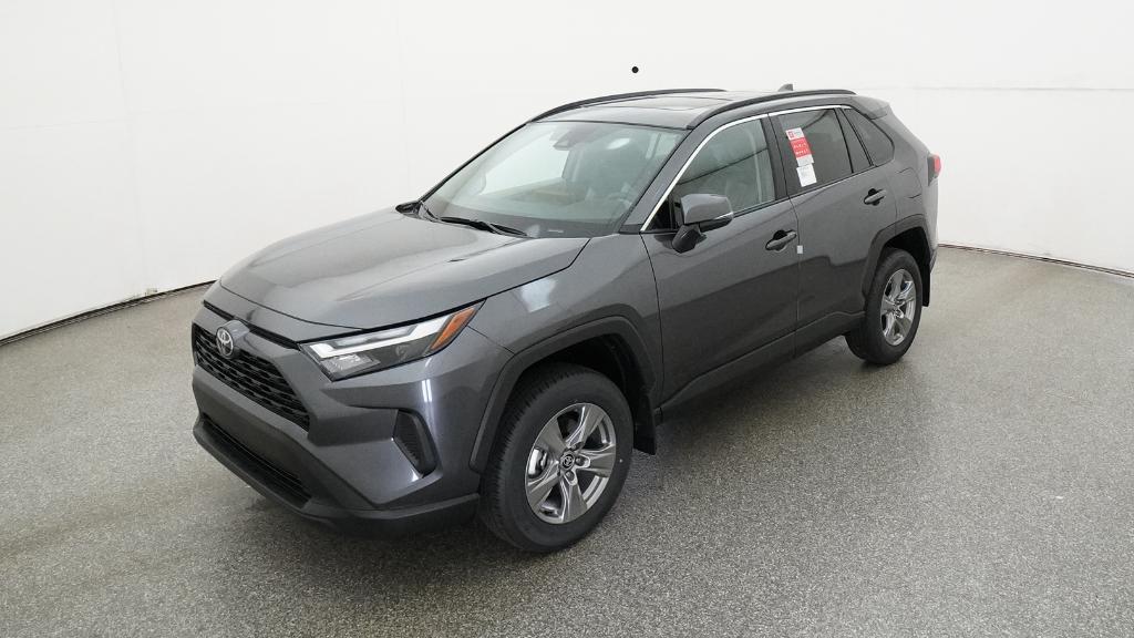 2025 Toyota RAV4 XLE's photo