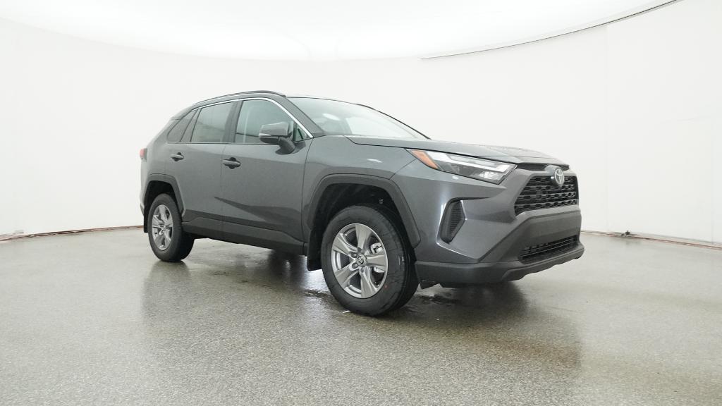 2025 Toyota RAV4 XLE photo 3