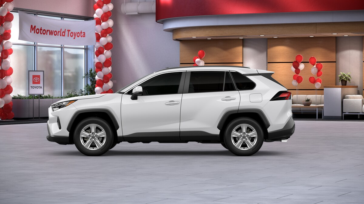 2025 Toyota RAV4 XLE photo 4