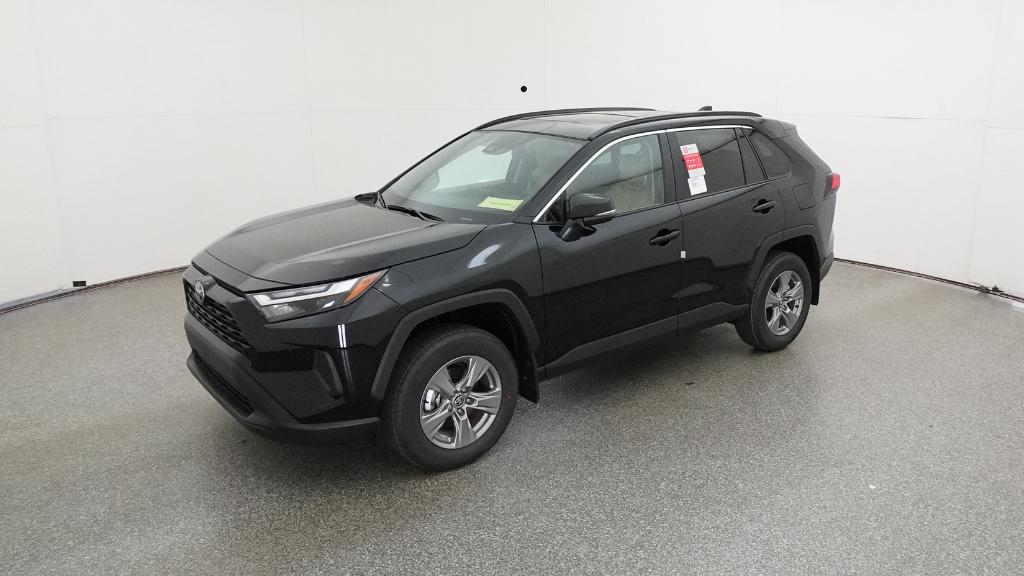 2025 Toyota RAV4 XLE's photo