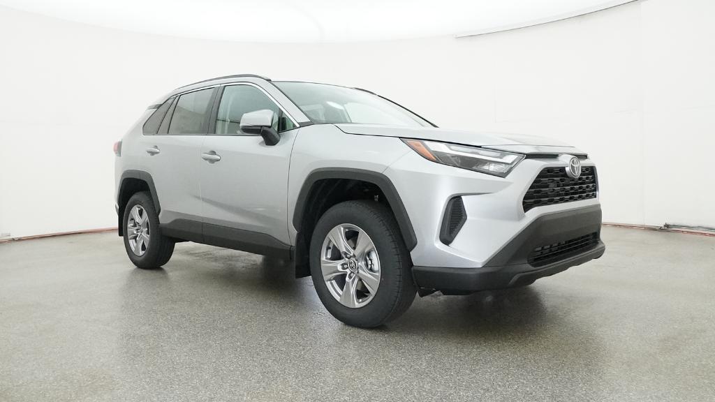 2025 Toyota RAV4 XLE photo 4