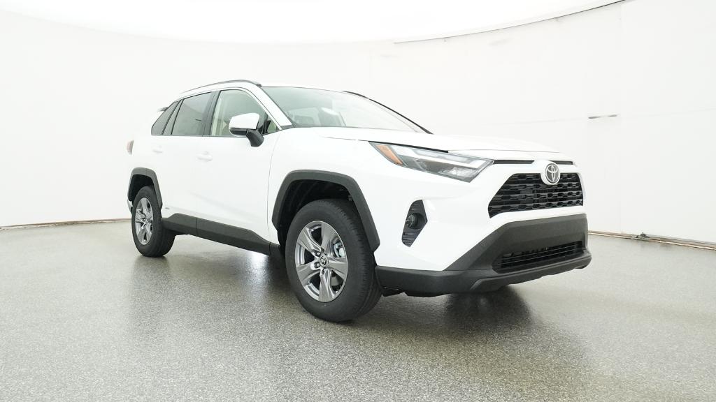 2025 Toyota RAV4 Hybrid XLE photo 3
