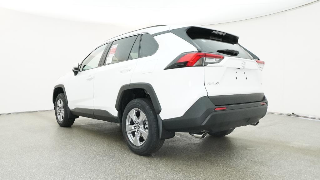 2025 Toyota RAV4 XLE photo 4