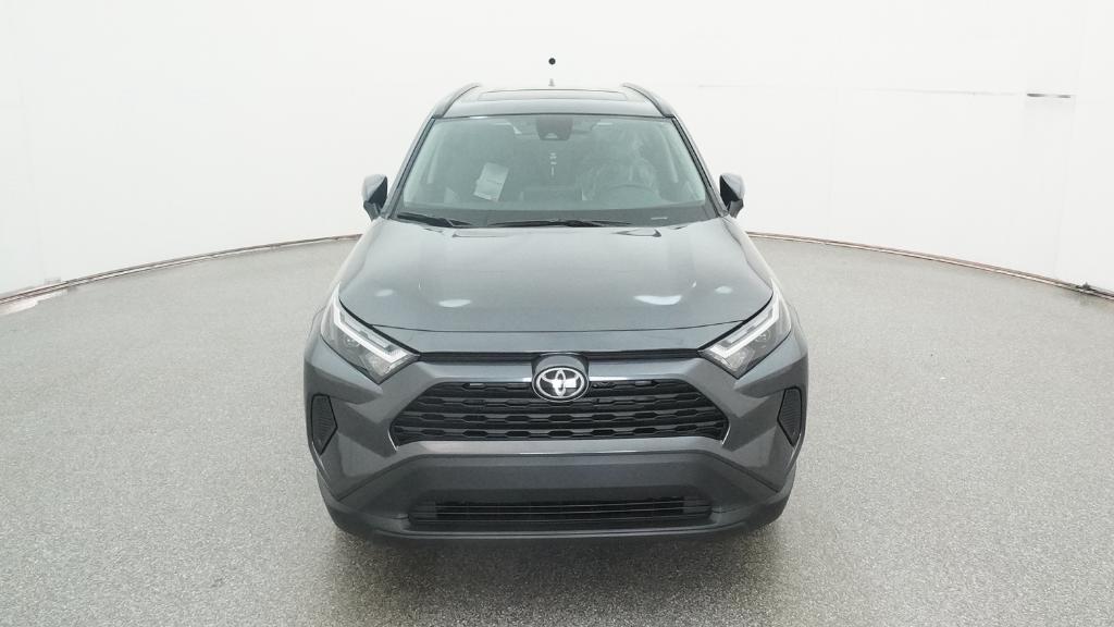 2025 Toyota RAV4 XLE photo 4