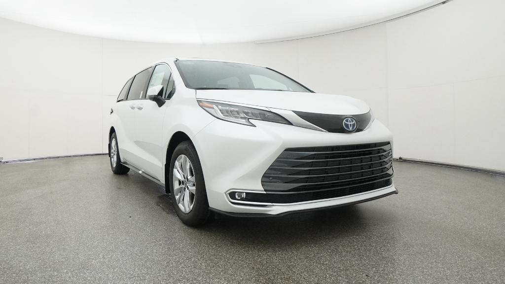 2025 Toyota Sienna Limited photo 4