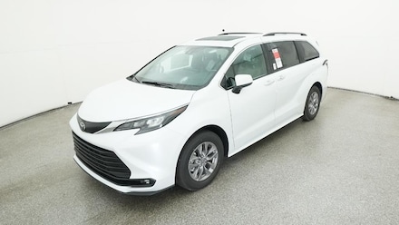 2026 Toyota Sienna XLE 8 PASSENGER