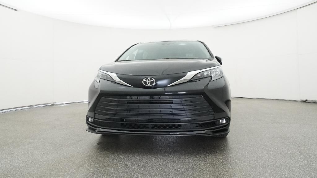 New 2026 Toyota Sienna XLE 8 PASSENGER