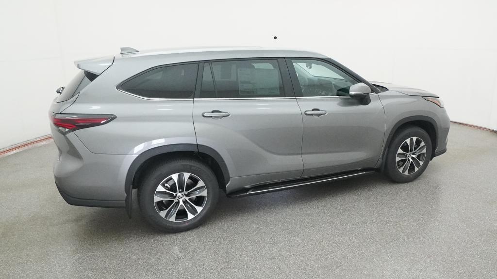 2025 Toyota Highlander XLE Limited photo 4