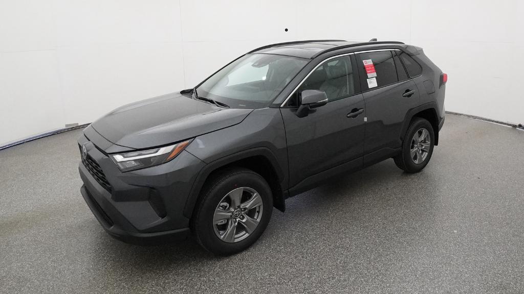 2025 Toyota RAV4 XLE's photo