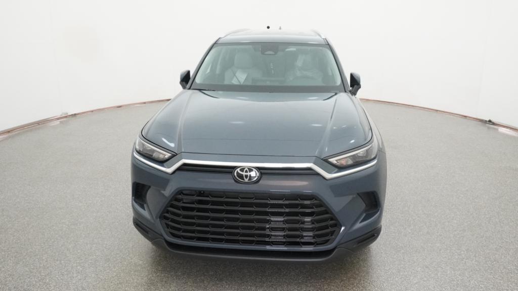 2026 Toyota Grand Highlander XLE photo 3