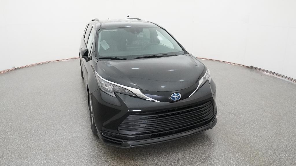 New 2025 Toyota Sienna LE 8 PASSENGER