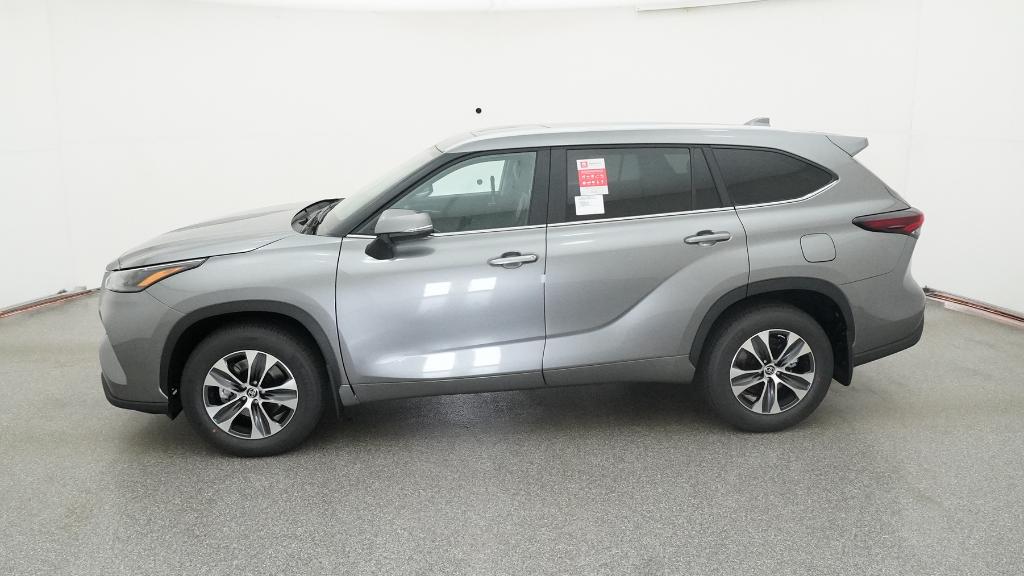 2026 Toyota Highlander XLE photo 3