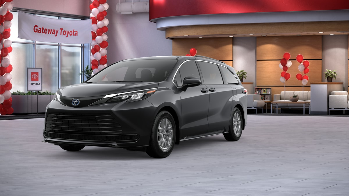 2025 Toyota Sienna LE's photo