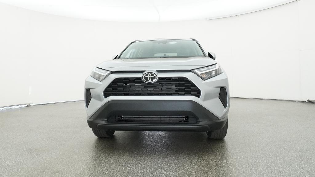 2025 Toyota RAV4 XLE photo 3