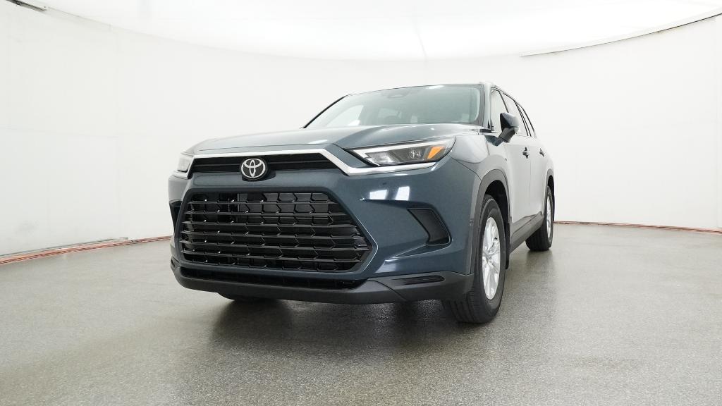 2026 Toyota Highlander Hybrid XLE photo 2