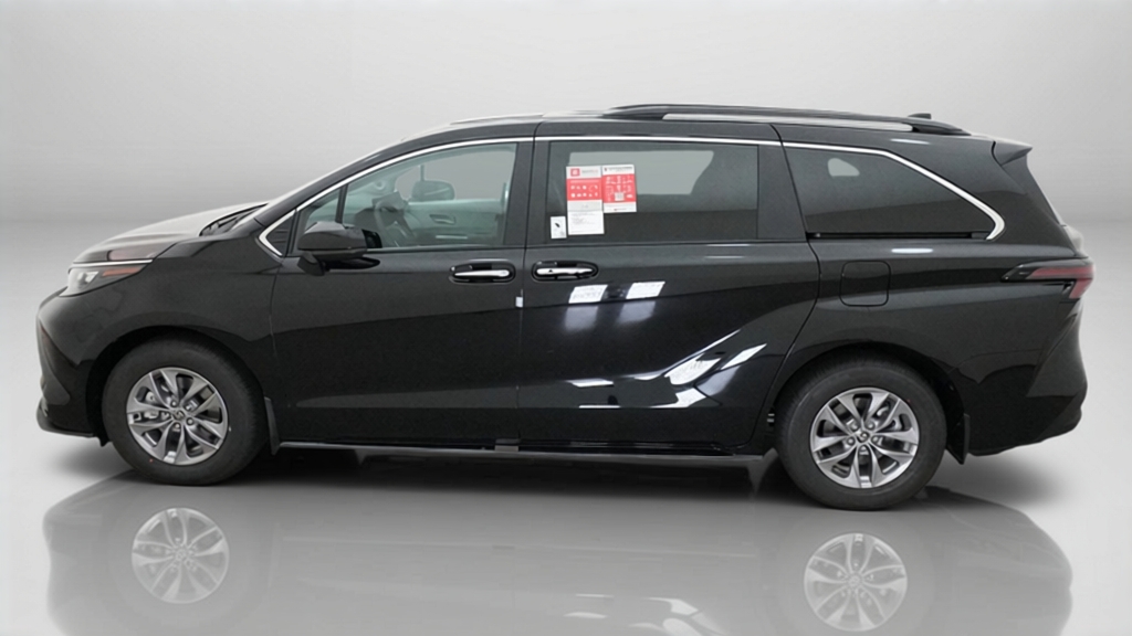 New 2026 Toyota Sienna XLE 8 PASSENGER