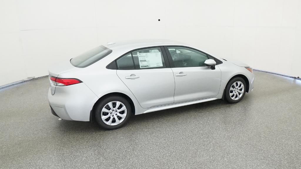 2025 Toyota Corolla LE photo 2