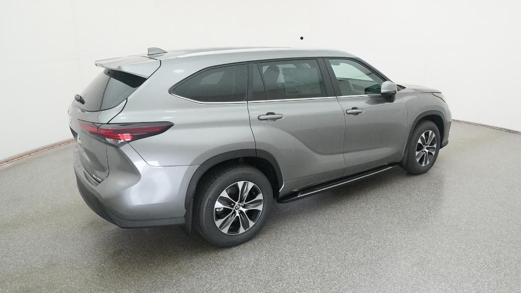 2026 Toyota Highlander XLE photo 3