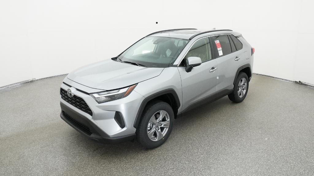 2025 Toyota RAV4 XLE's photo