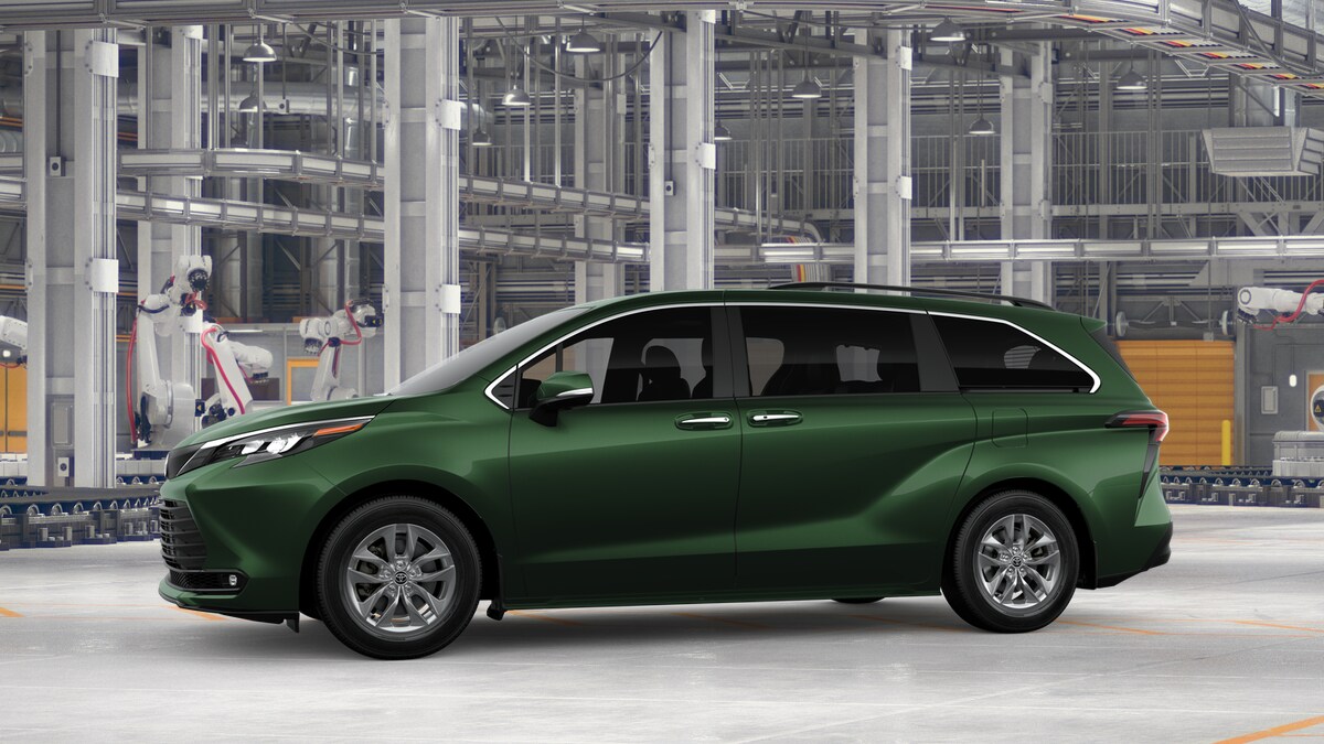 2026 Toyota Sienna XLE photo 3