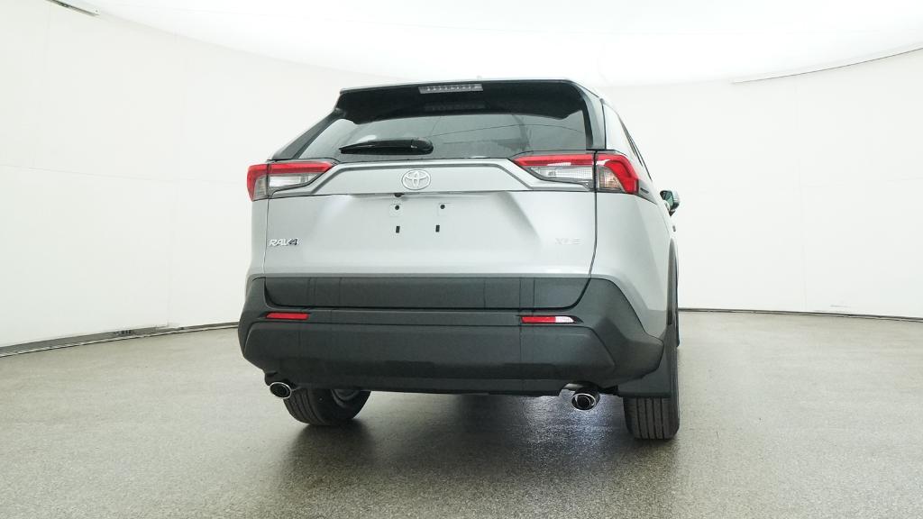 2025 Toyota RAV4 XLE photo 2