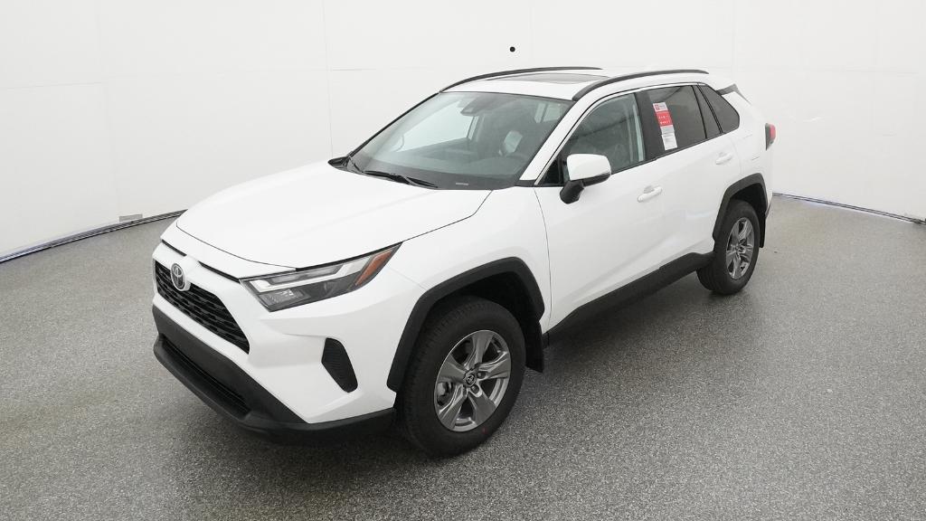 2025 Toyota RAV4 XLE's photo