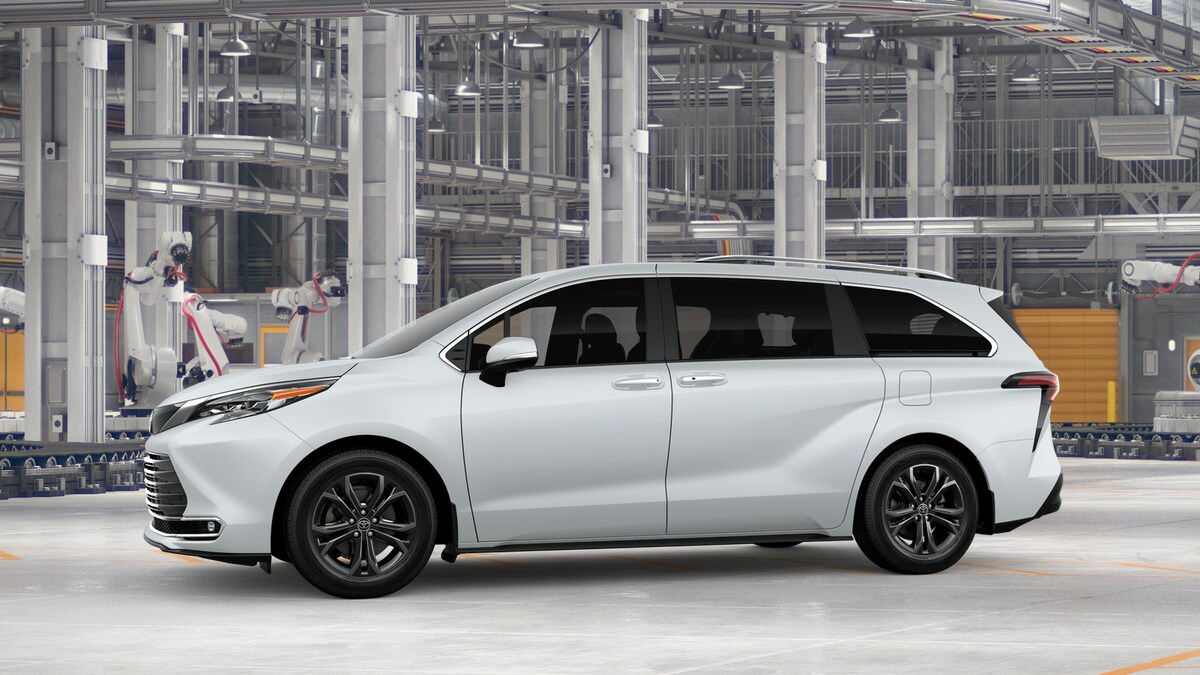 2026 Toyota Sienna Platinum photo 3